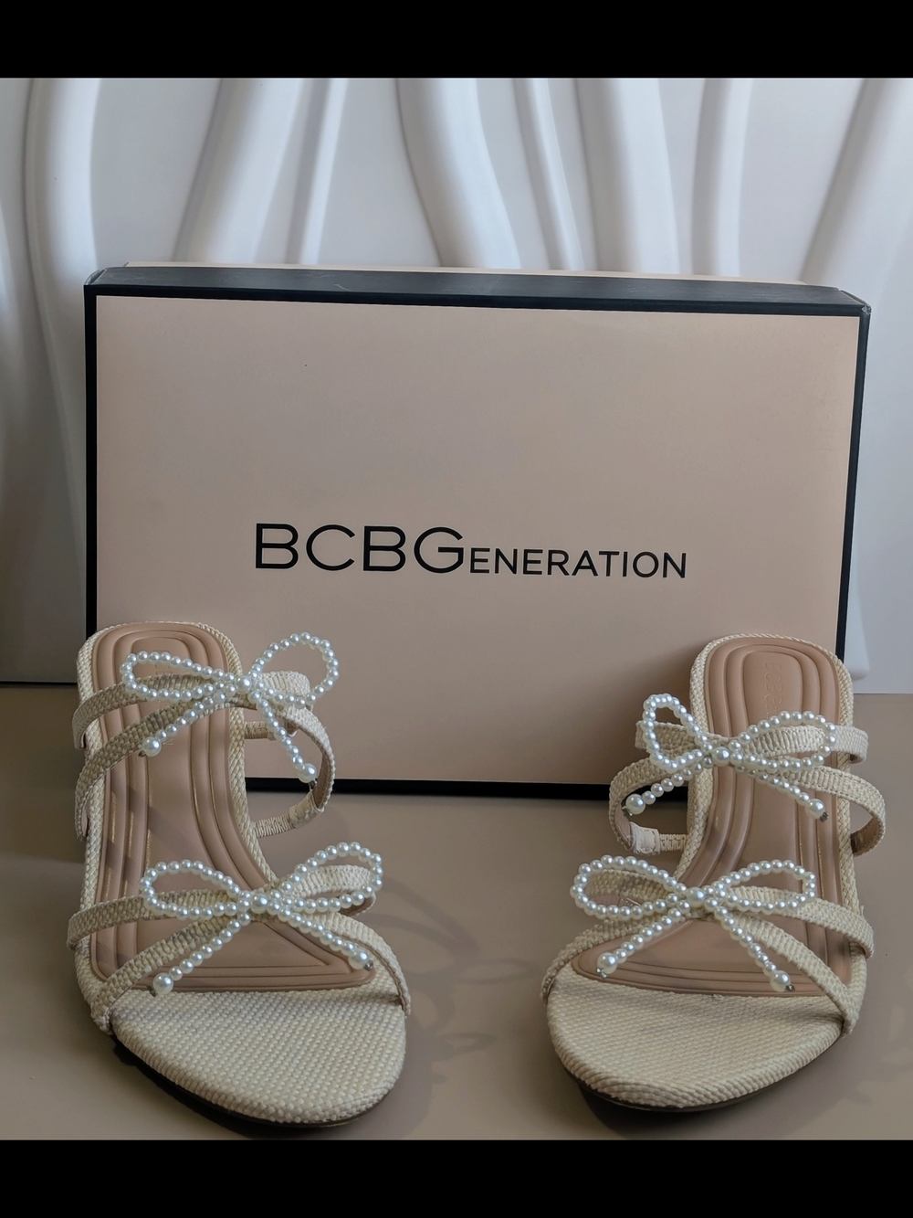 NIB BCBGeneration Pearl Bow Sarina Slide Raffia Block Heel Sandals Size 8